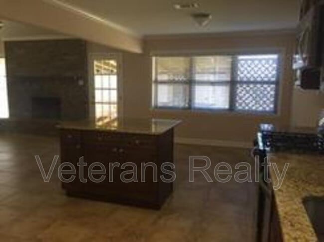 Building Photo - 2135 Baywood Dr