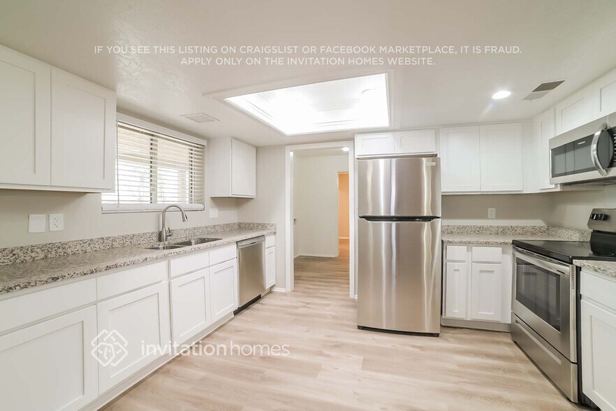 Building Photo - 4454 N 105th Ave