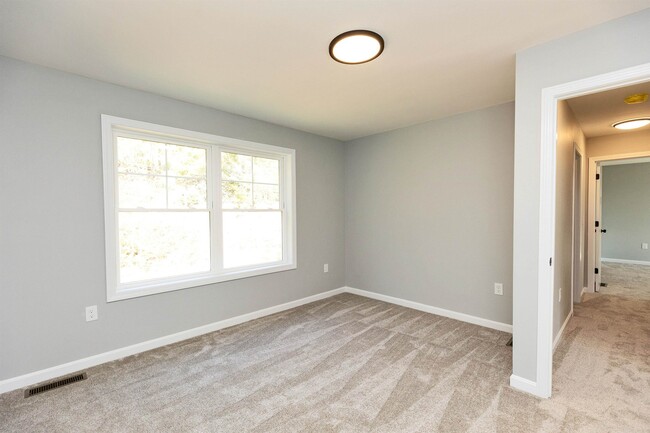 Building Photo - 231 Putnam Hill Rd