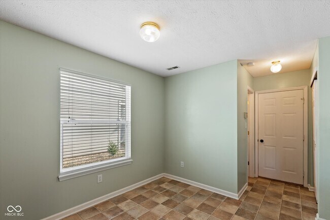 Building Photo - 2808 Dawnlake Dr