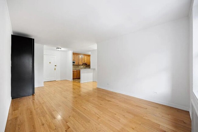 Building Photo - 2331 Ocean Ave