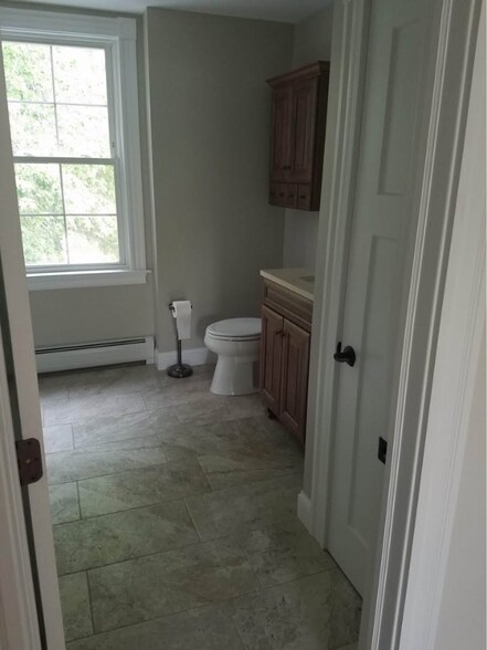 Building Photo - 127 Bartlett St