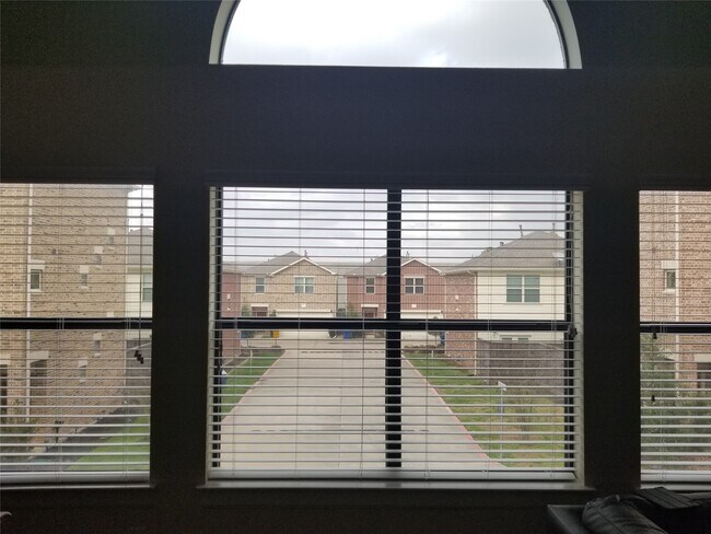 Building Photo - 3709 Main Plaza Dr