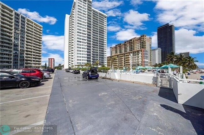Building Photo - 3140 S Ocean Dr