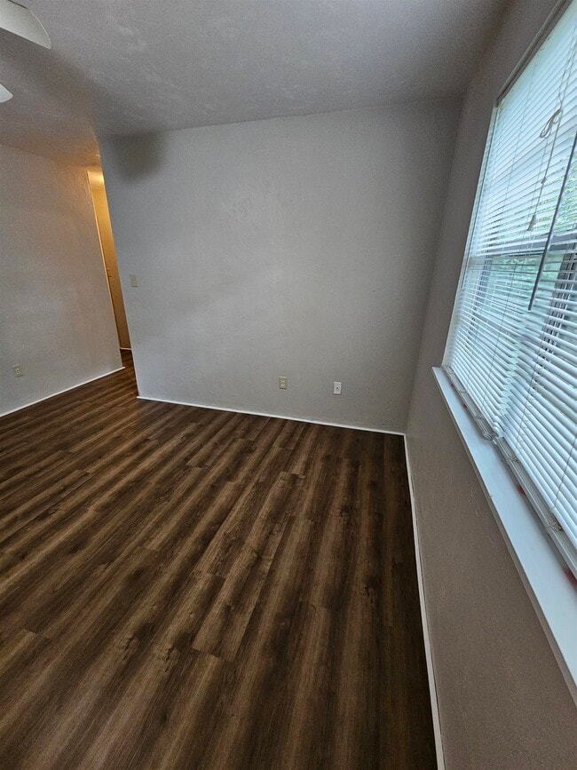 Building Photo - 2985 Woodrich Dr