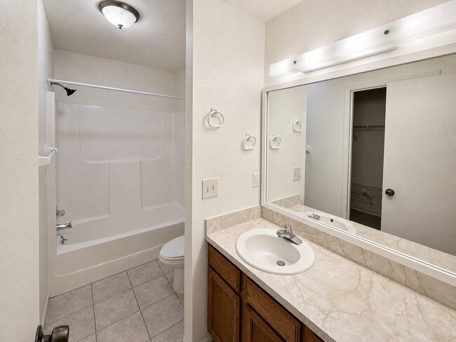Building Photo - Condo in Gated Winterset