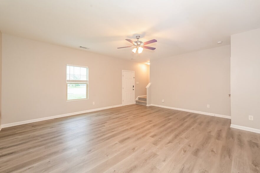 Building Photo - 643 Nonsuch Way