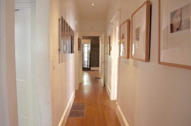 Building Photo - 942 Virginia Cir NE