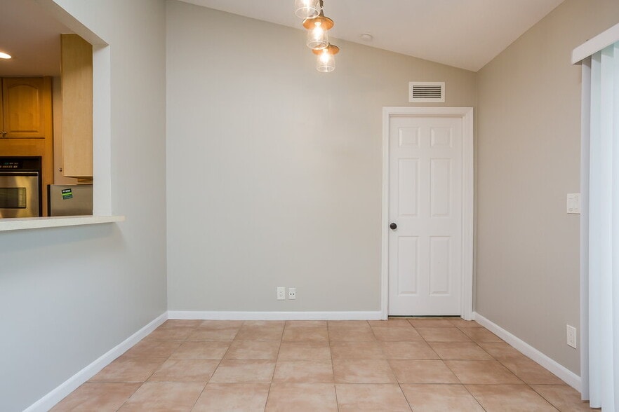 Building Photo - 9506 Burlington Pl