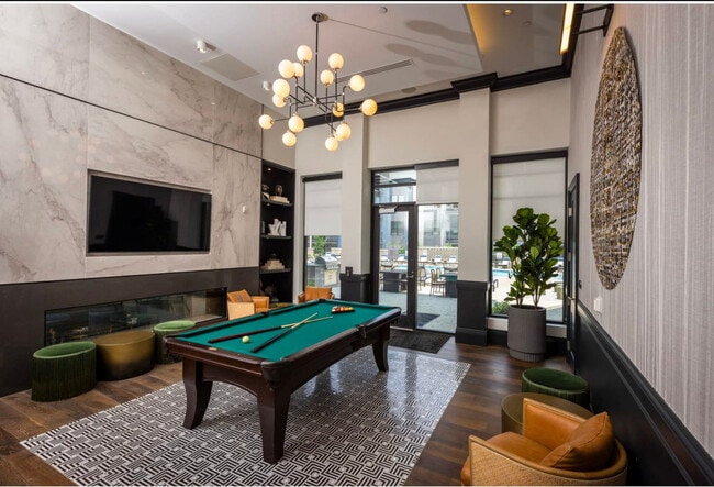 Building Photo - 2039 Woodburn Ave