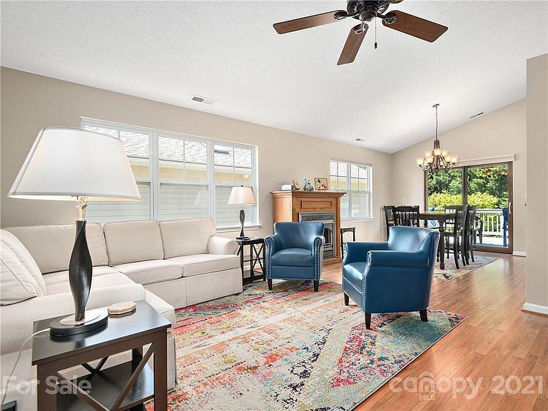 Building Photo - 50 Clear Creekside Dr