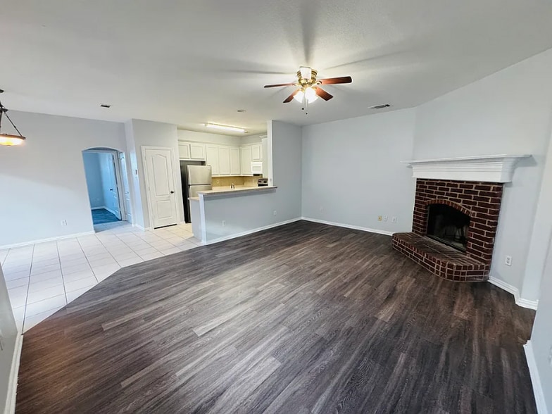 Building Photo - 5728 Swords Dr