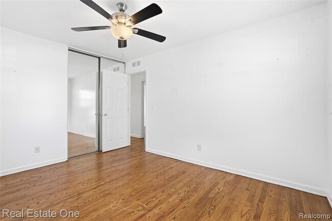 Building Photo - 6341 N Charlesworth St