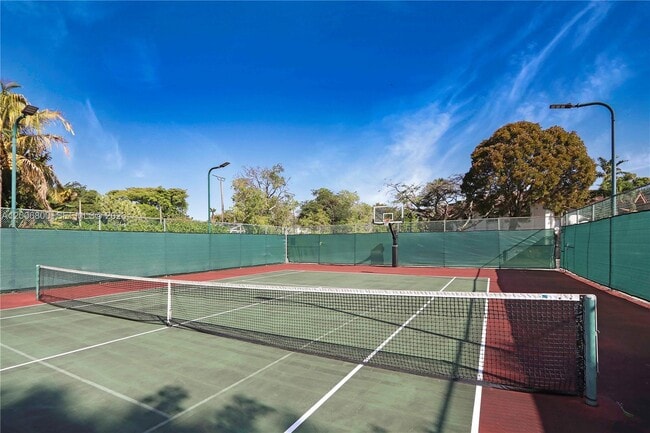 Building Photo - 9394 SW 77th Ave