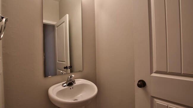 Building Photo - 1864 Belle Vue Way