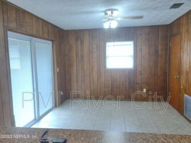 Building Photo - 7819 Lisa Dr E