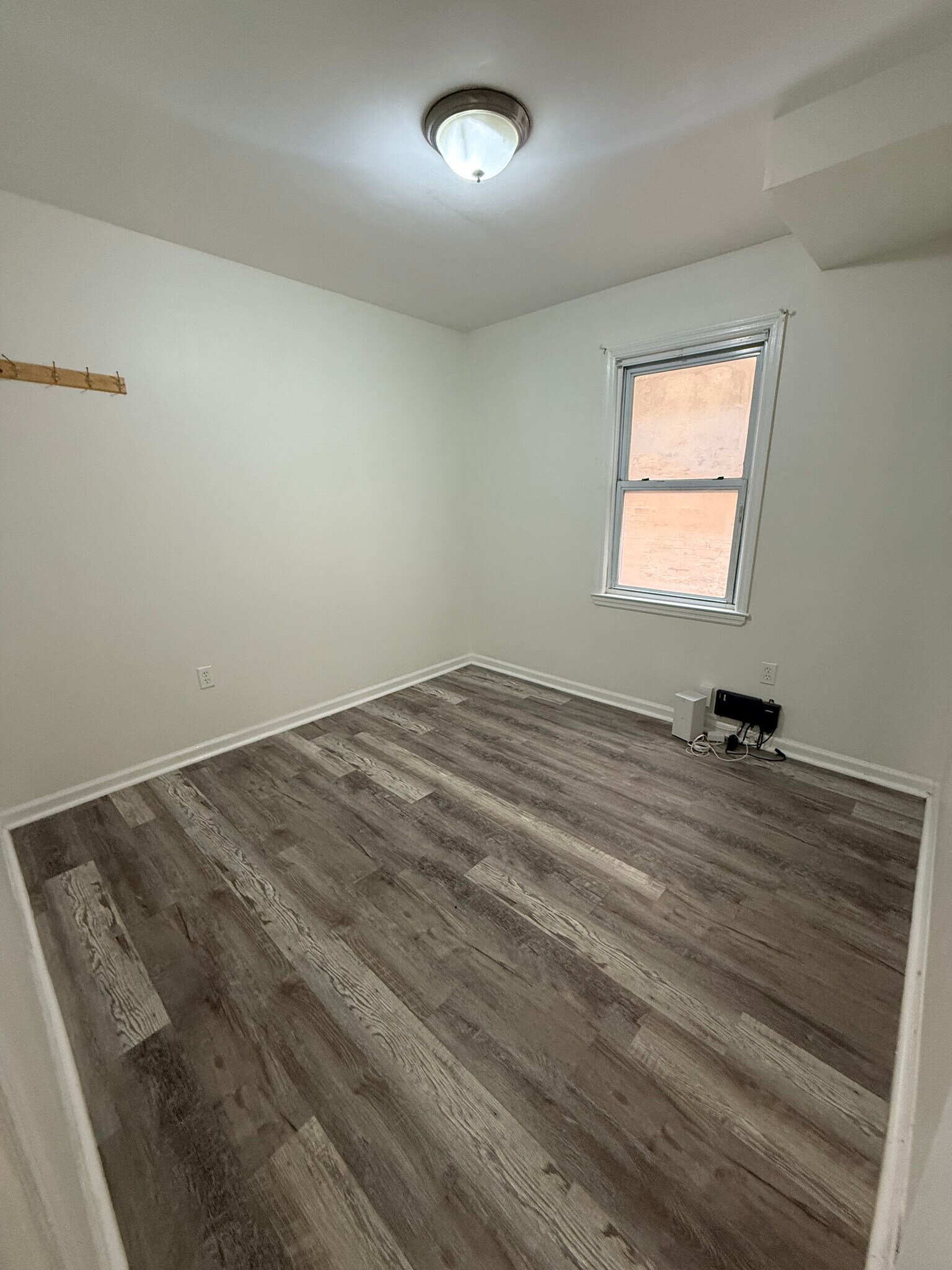 Room 3 - 140 E Jersey St