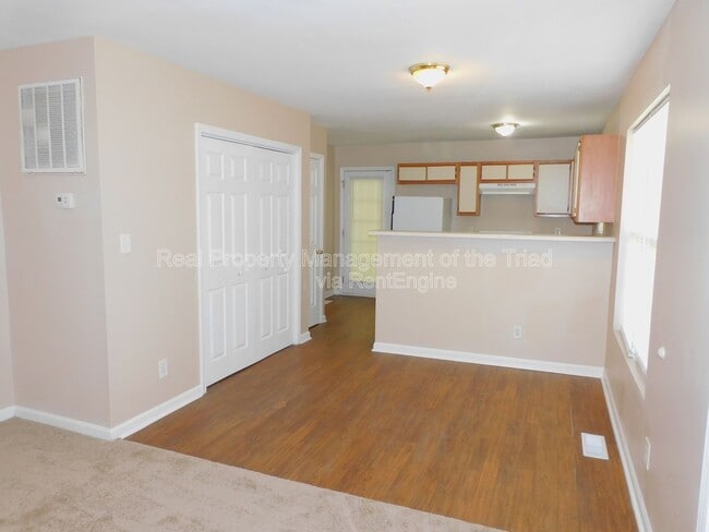 Building Photo - 909 Beaumont Ave