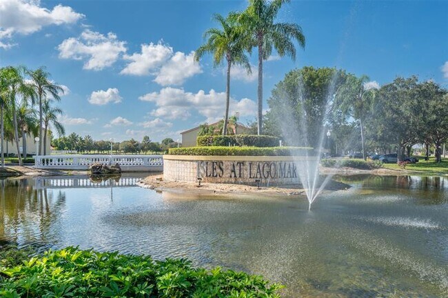 Building Photo - 731 Vista Isles Dr