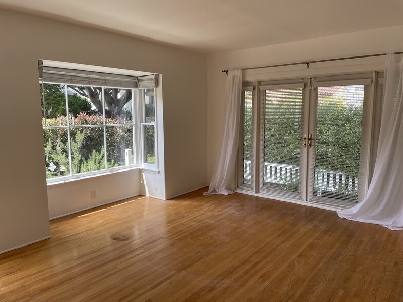 living room front unit - 830 20th St