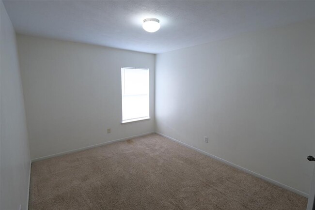 Building Photo - 3030 Sunchase Ct