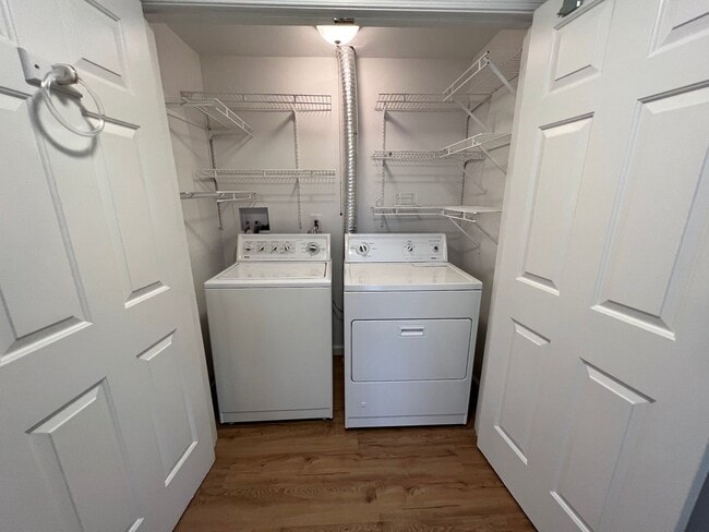 Building Photo - Delightful 1 Level 4 Bedroom Home On Exten...
