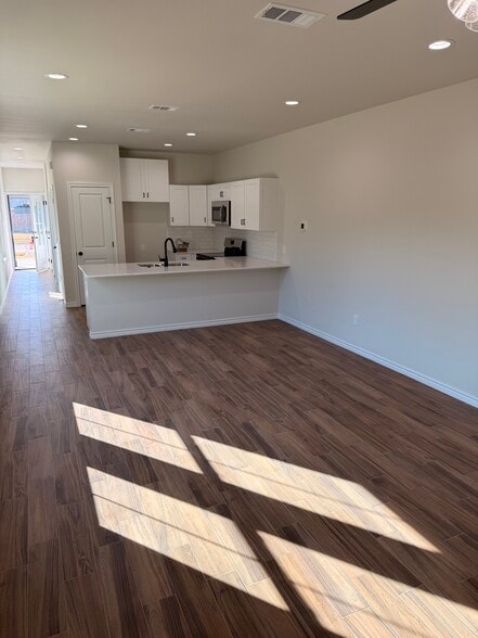 Building Photo - 8437 Harvard Dr