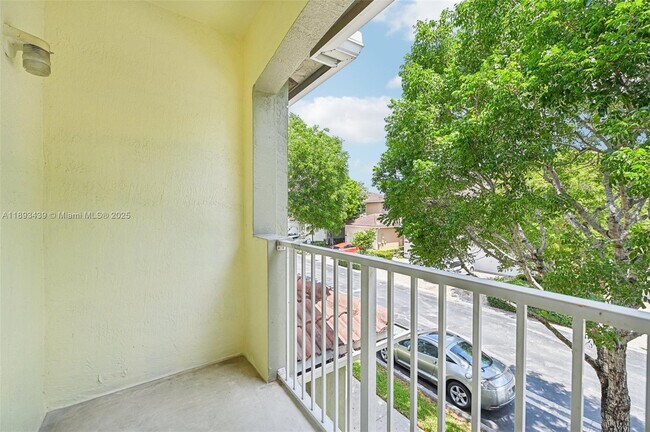 Building Photo - 2456 SE 19th Ct