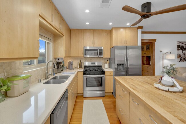 Building Photo - 1072 Johnson Ave