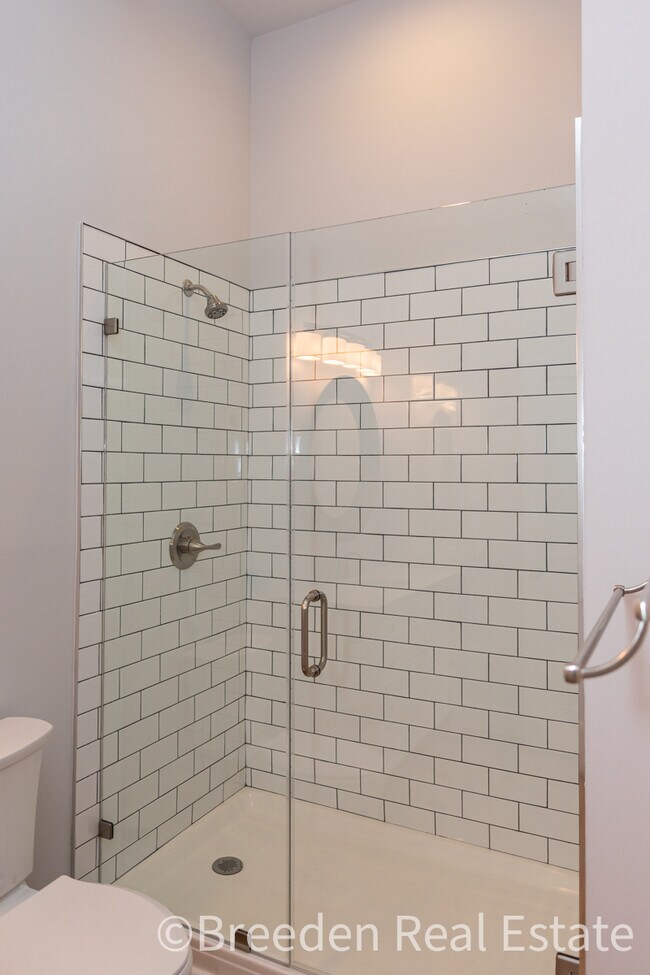 Building Photo - 100 W Union St