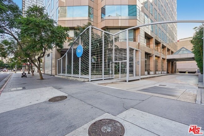 Building Photo - 801 S Grand Ave