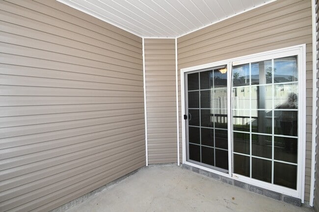 Building Photo - MOVE-IN READY Carolina Forest