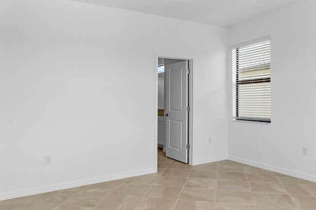 Building Photo - 14848 Portico Blvd