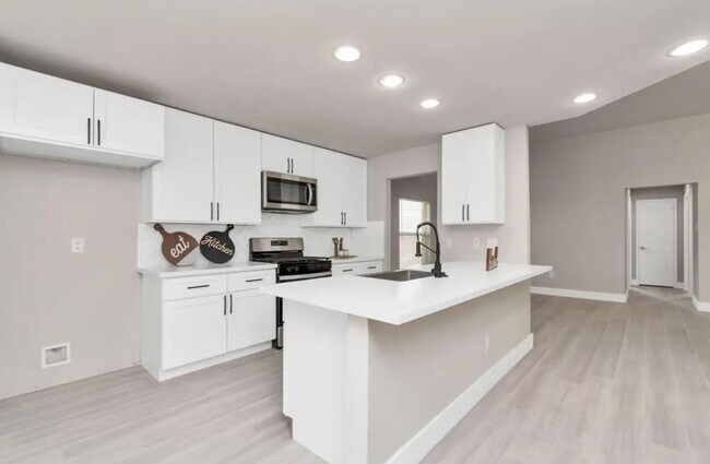 Building Photo - 3827 Flatwood Dr