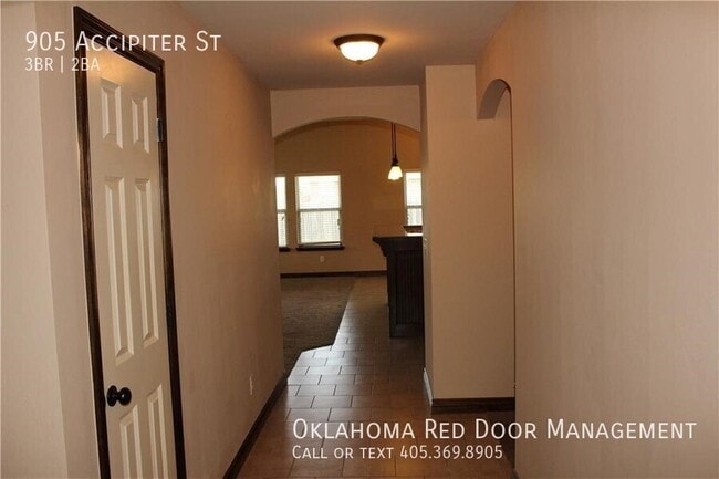 Building Photo - 905 Accipiter St