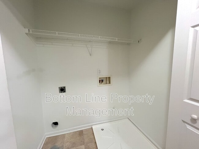 Building Photo - 7637 Abigail Glen Dr