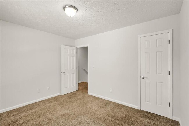 Building Photo - 119 Twin Pines Ct