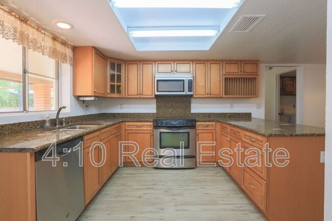 Building Photo - 951 E Leeward Ln