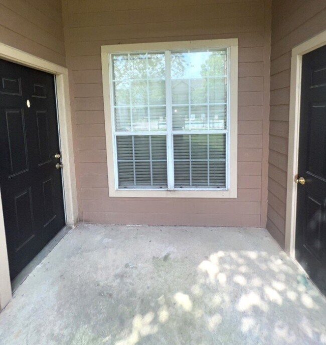 Building Photo - University View Condo, Gated 2 Bedroom Condo For Rent, Near LSU