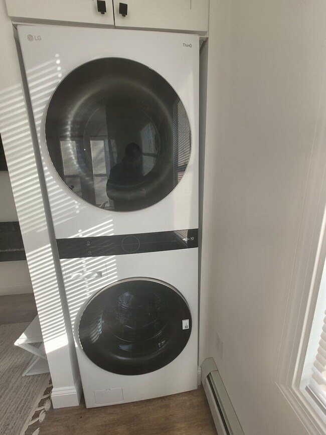 Building Photo - 23 Handy St