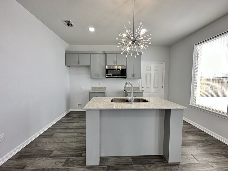 APPLIANCES INCLUDED - 3924 Las Vistas Ln