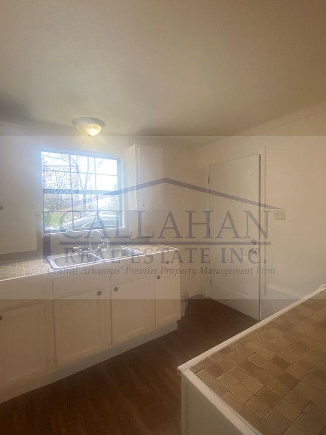 Building Photo - 700 W 33rd St