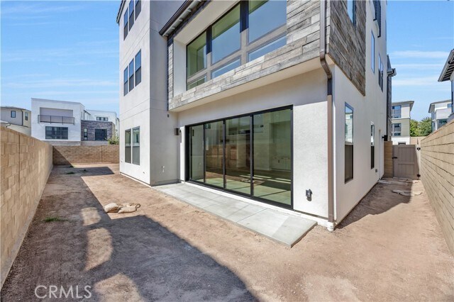 Building Photo - 173 Creation
