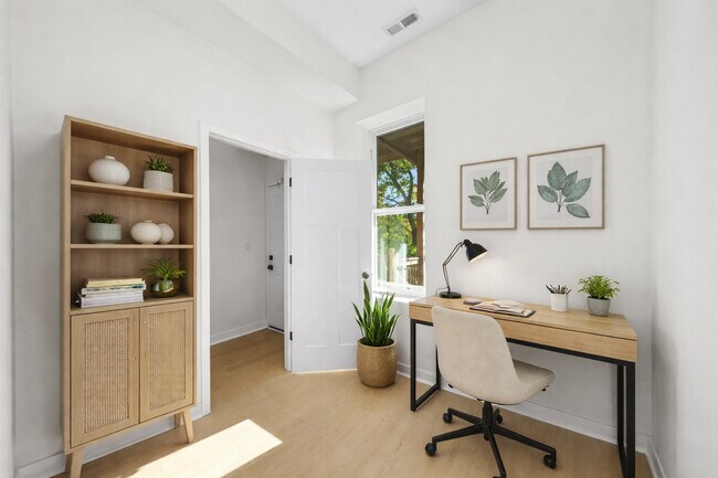 Building Photo - 3037 W Lexington St