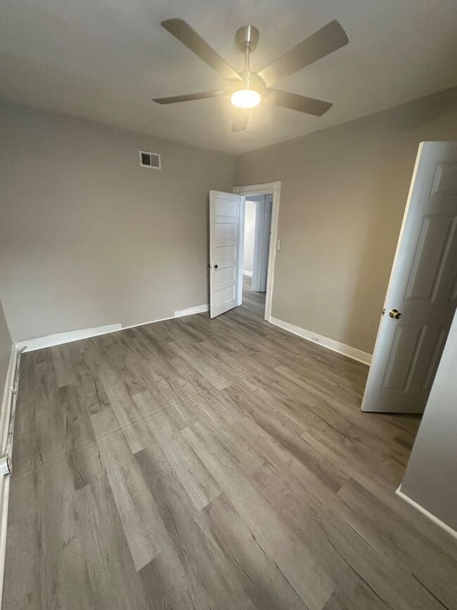 Building Photo - 22 S Plum St