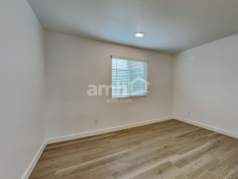 Building Photo - 20177 W Thomas Rd