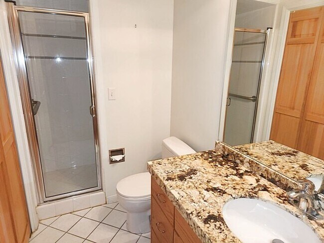 Building Photo - Large Private Luxury Home in Pinebrook  Es...