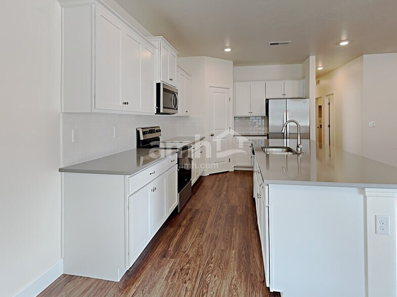 Building Photo - 2010 N Oconner Ave