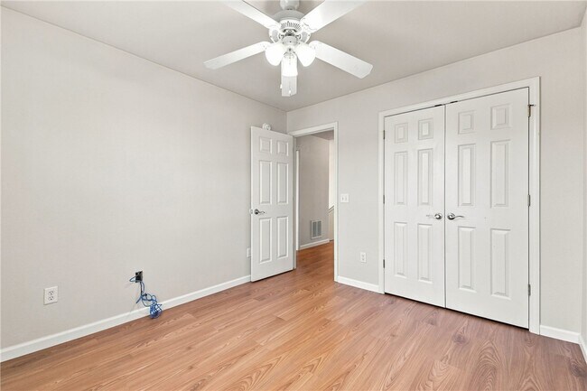 Building Photo - 3207 SW Deerfield Blvd