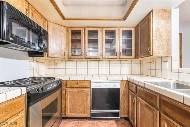 Building Photo - 1418 Santa Margarita St